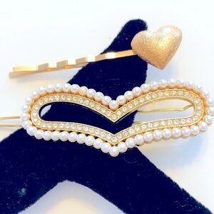 💜3/$30 “Love is in the Hair❤️ “Pair of Heart Hair accessories 🆕